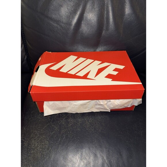 Athletic_Shoes